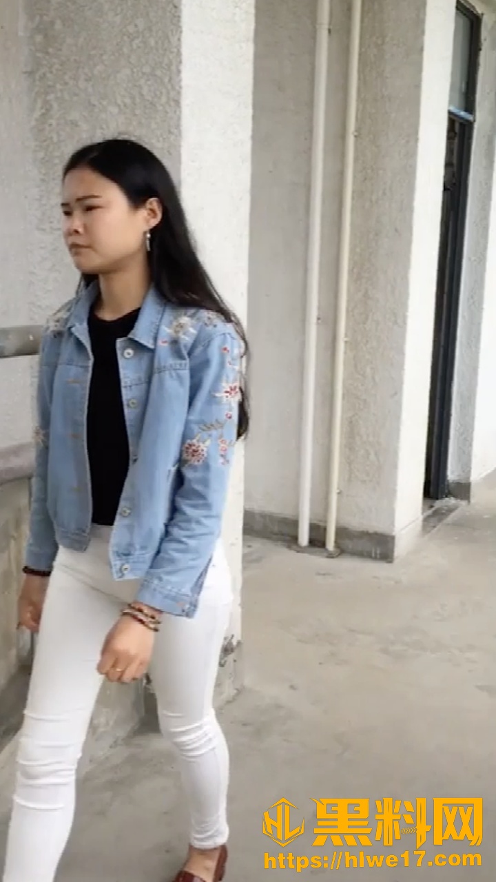 偷拍女大学生放尿2