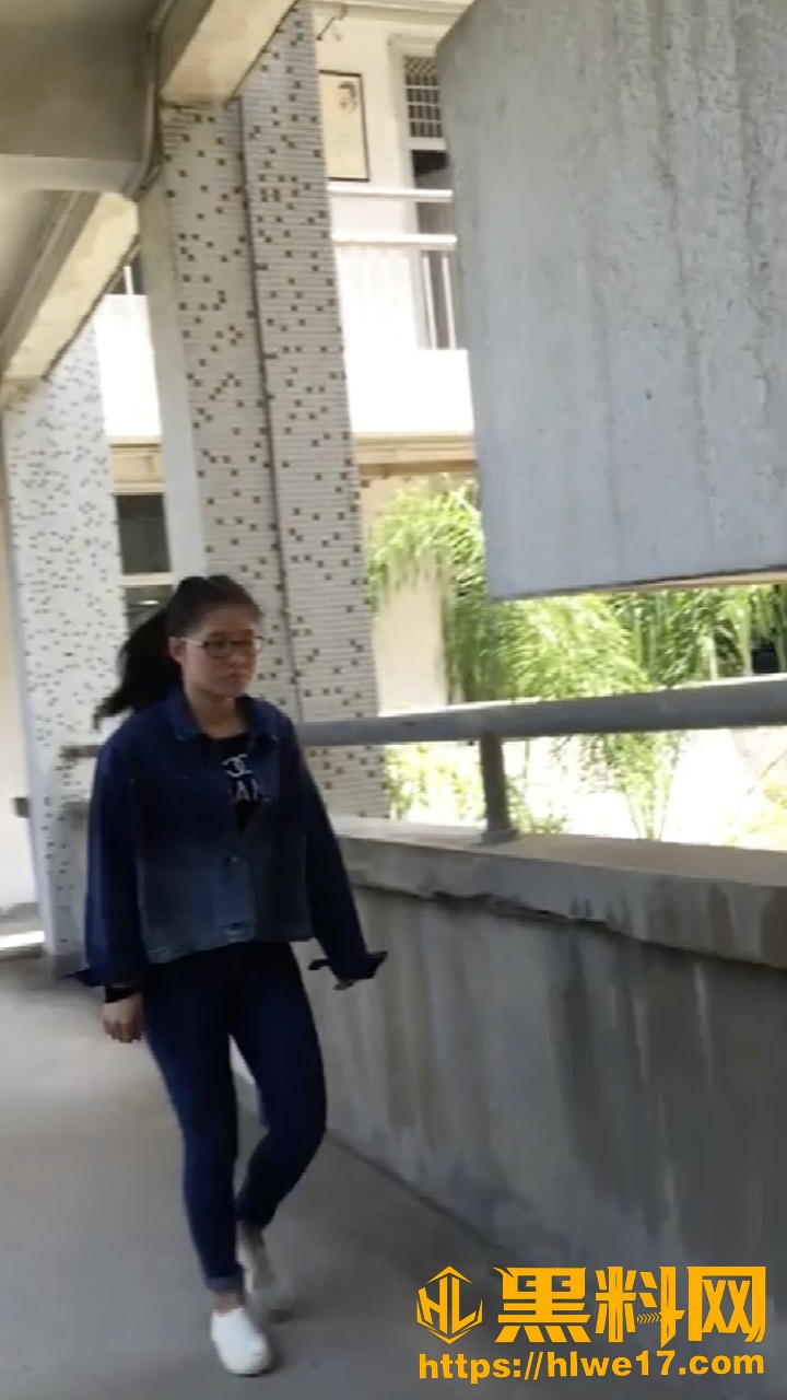 学校女厕偷拍3