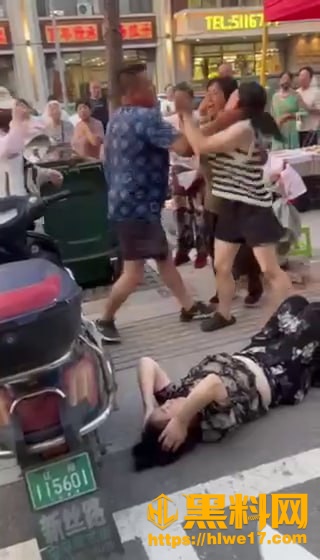 闹市街头打架互殴视频1