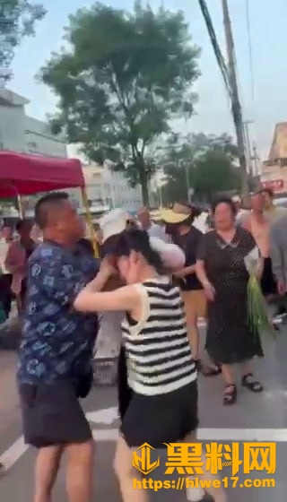 纹身男街头护妻视频3