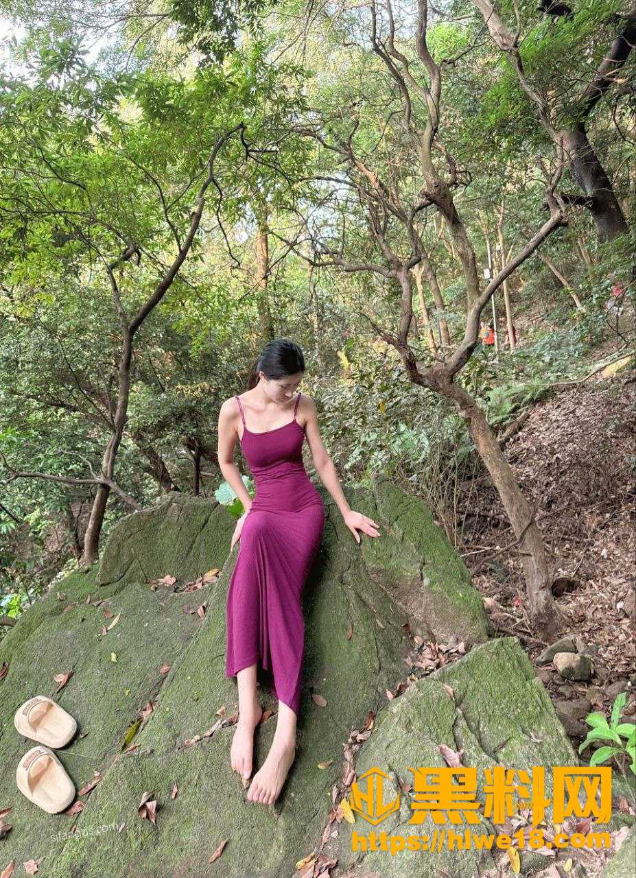 美女撒野尿露点自摸