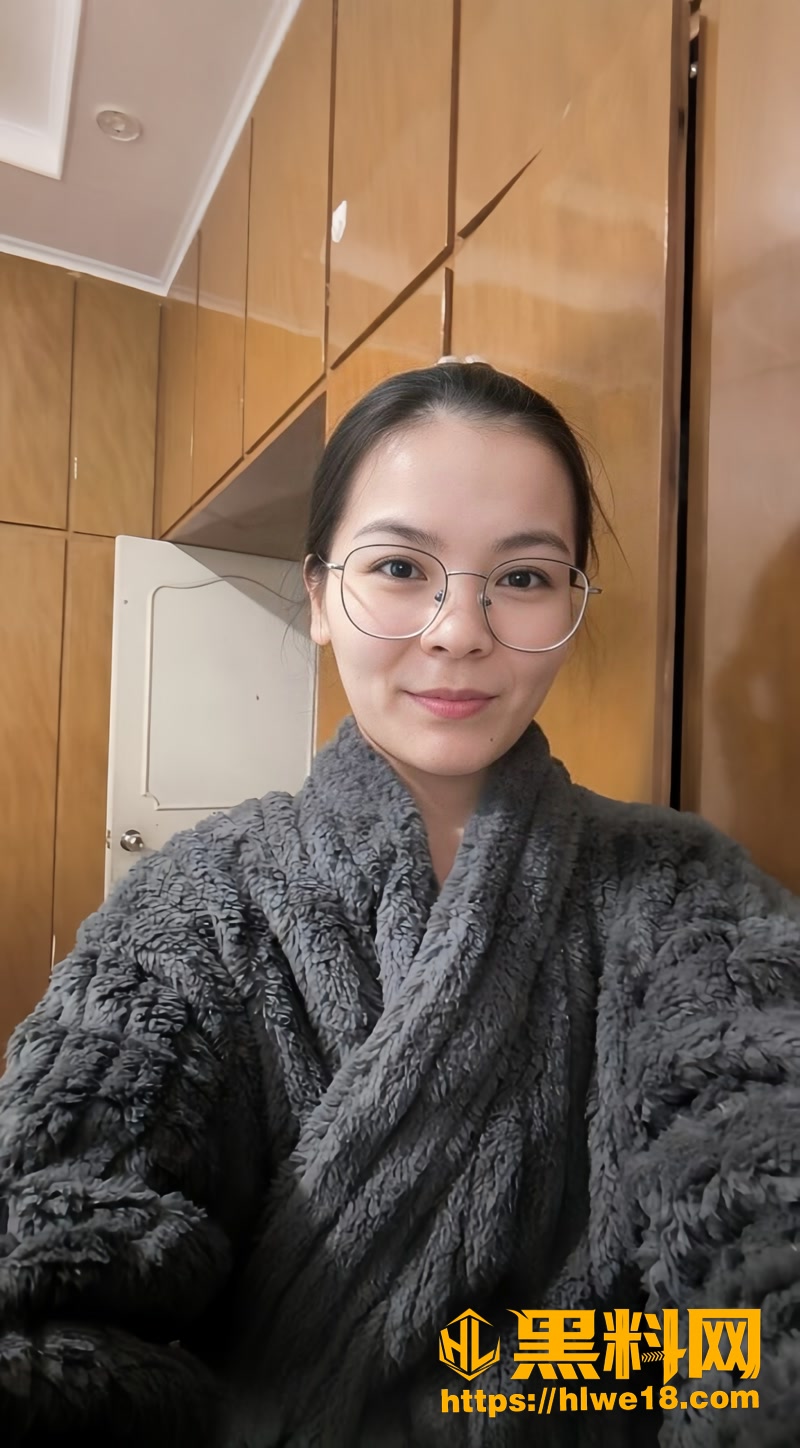 01西华师范大学女教师1 1wm