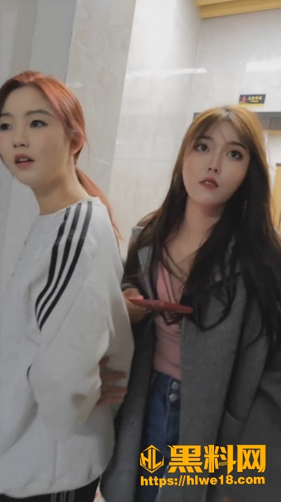 美女厕所尿尿视频