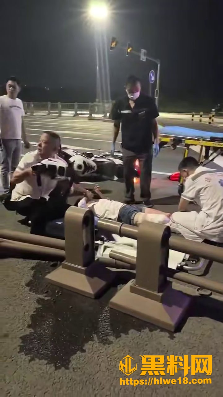 机车女骑翻车吃瓜视频
