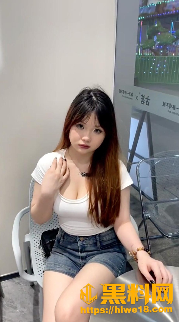 精神小妹大尺度全裸视频2